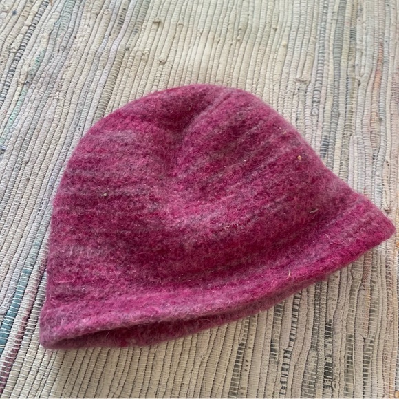Handmade Felted wool hat pink - Picture 4 of 5